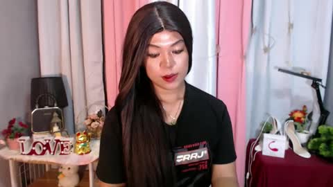 Snapshot of ugly_asianlover chatting on 12-21-24, 07:16 rechelle online show from 12-21-24, 07:16