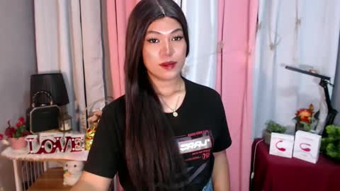 Snapshot of ugly_asianlover chatting on 12-23-24, 08:11 rechelle online show from 12-23-24, 08:11