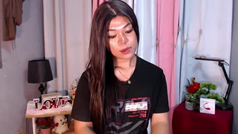 Snapshot of ugly_asianlover chatting on 01-06-25, 12:46 rechelle online show from 01-06-25, 12:46
