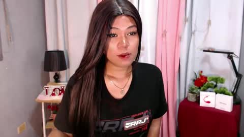 Snapshot of ugly_asianlover chatting on 01-08-25, 05:37 rechelle online show from 01-08-25, 05:37