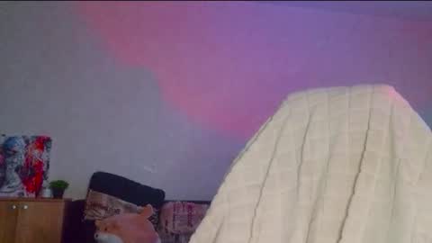 Vickie online show from 12-19-25, 02:40