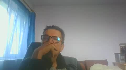 Snapshot of ulmeni7 chatting on 10-26-25, 08:09 ulmeni7 online show from 10-26-25, 08:09