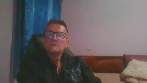 Snapshot of ulmeni7 chatting on 10-31-25, 07:04 ulmeni7 online show from 10-31-25, 07:04