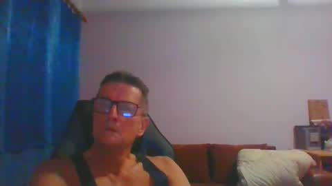 Snapshot of ulmeni7 chatting on 11-17-25, 07:41 ulmeni7 online show from 11-17-25, 07:41