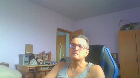 Snapshot of ulmeni7 chatting on 11-21-25, 08:57 ulmeni7 online show from 11-21-25, 08:57