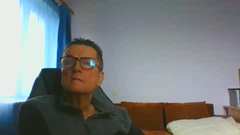 Snapshot of ulmeni7 chatting on 11-27-25, 07:10 ulmeni7 online show from 11-27-25, 07:10