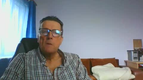 Snapshot of ulmeni7 chatting on 11-28-25, 10:40 ulmeni7 online show from 11-28-25, 10:40