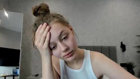 Melena online show from 11-18-25, 01:00