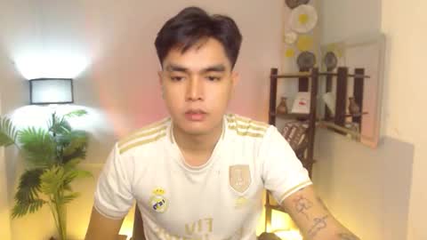 Snapshot of ultimatesexytrans chatting on 10-25-25, 07:30 Alex online show from 10-25-25, 07:30