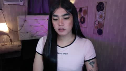 Snapshot of ultimatesexytrans chatting on 10-31-25, 06:09 Alex online show from 10-31-25, 06:09