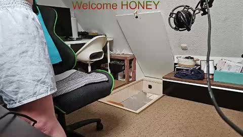 Snapshot of ultraunique chatting on 02-22-26, 02:04 Mr. Mrs. Smith online show from 02-22-26, 02:04