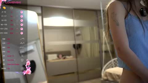 Snapshot of unarks chatting on 11-11-25, 07:36 unarks online show from 11-11-25, 07:36