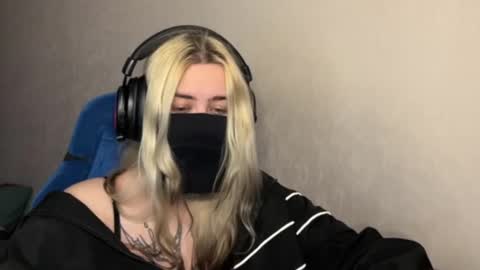 Snapshot of unaxyling chatting on 02-25-26, 12:53 unaxyling online show from 02-25-26, 12:53