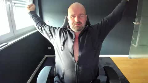 Snapshot of uncle_bear chatting on 10-30-25, 09:44 Uncle Bear online show from 10-30-25, 09:44