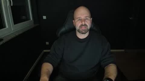 Snapshot of uncle_bear chatting on 10-31-25, 05:36 Uncle Bear online show from 10-31-25, 05:36