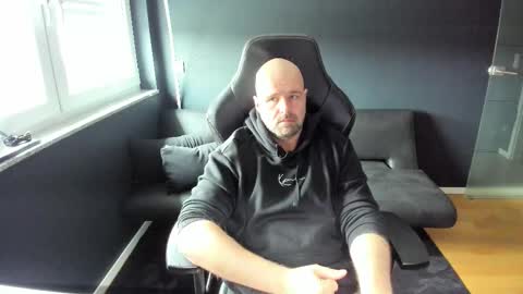 Snapshot of uncle_bear chatting on 03-28-26, 10:26 Uncle Bear online show from 03-28-26, 10:26