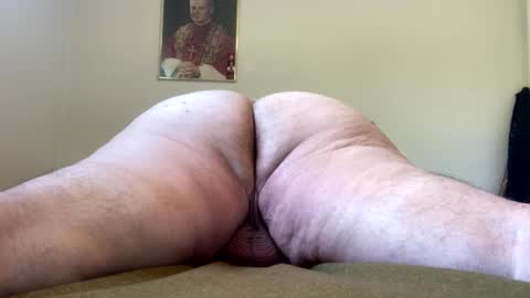 Snapshot of uncledenny1 chatting on 10-18-25, 02:29 Hairy Sally online show from 10-18-25, 02:29
