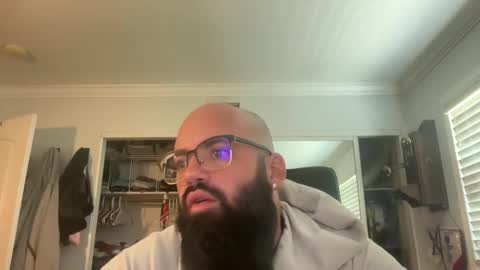 Snapshot of uncutbeard129840 chatting on 10-16-25, 04:52 uncutbeard129840 online show from 10-16-25, 04:52