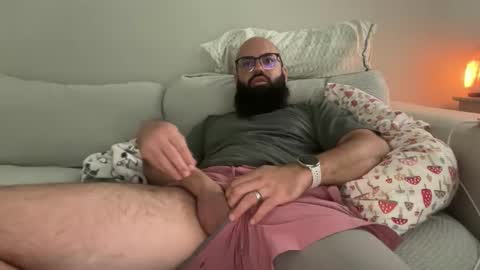 Snapshot of uncutbeard129840 chatting on 11-15-25, 04:47 uncutbeard129840 online show from 11-15-25, 04:47