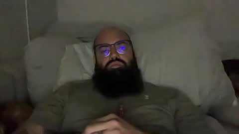 Snapshot of uncutbeard129840 chatting on 12-16-25, 02:00 uncutbeard129840 online show from 12-16-25, 02:00