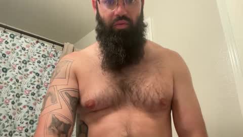 Snapshot of uncutbeard129840 chatting on 12-18-25, 01:22 uncutbeard129840 online show from 12-18-25, 01:22