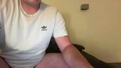 Snapshot of uncutedaustria chatting on 09-23-25, 02:58 Tom online show from 09-23-25, 02:58