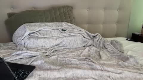 Snapshot of uncutnudist chatting on 09-17-25, 12:23 uncutnudist online show from 09-17-25, 12:23