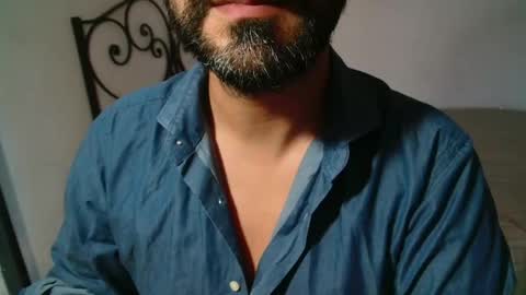 Snapshot of under_thedesk chatting on 10-23-25, 04:17 Giov online show from 10-23-25, 04:17