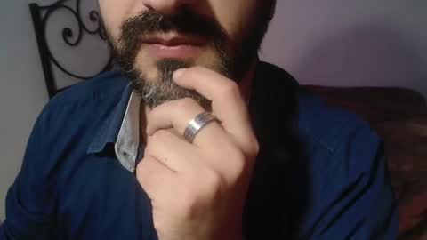 Snapshot of under_thedesk chatting on 11-16-25, 08:47 Giov online show from 11-16-25, 08:47