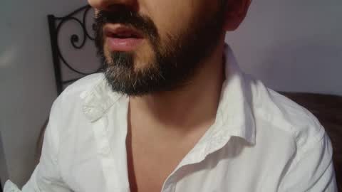 Snapshot of under_thedesk chatting on 11-17-25, 03:07 Giov online show from 11-17-25, 03:07