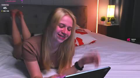 Snapshot of unforgettable_emotions chatting on 03-01-25, 10:42 Im online every day 1700 GMT-4 online show from 03-01-25, 10:42