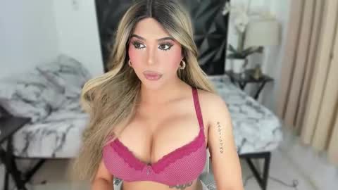 Julia online show from 11-23-25, 02:39