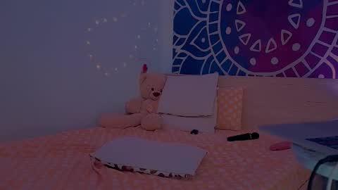 Snapshot of unic0rnporn chatting on 12-17-25, 05:08 Alice online show from 12-17-25, 05:08