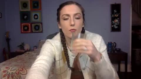 Lola Moonstone online show from 11-11-25, 05:18