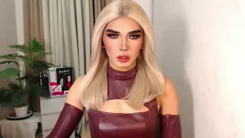 Miss Andrea online show from 12-05-25, 06:26