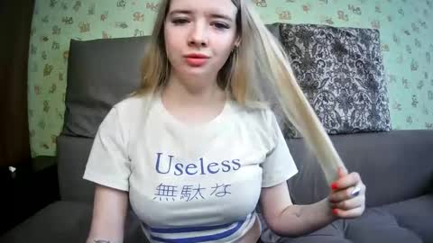 Snapshot of universeemily chatting on 02-28-25, 07:05 UniverseEmily online show from 02-28-25, 07:05