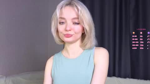 Snapshot of unknownstatus chatting on 10-14-25, 03:40 ShizukaShizuSHIZ online show from 10-14-25, 03:40