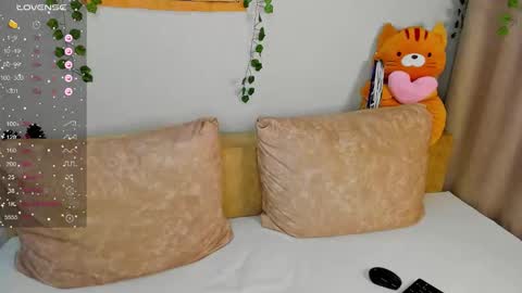 Snapshot of unrealsexy chatting on 09-30-25, 09:09 Sofie Ross online show from 09-30-25, 09:09