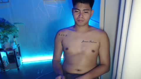 Snapshot of ur_asian_babe143 chatting on 01-10-25, 03:06 Jm online show from 01-10-25, 03:06
