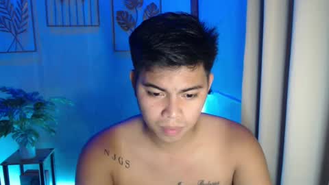 Snapshot of ur_asian_babe143 chatting on 02-19-25, 02:44 Jm online show from 02-19-25, 02:44
