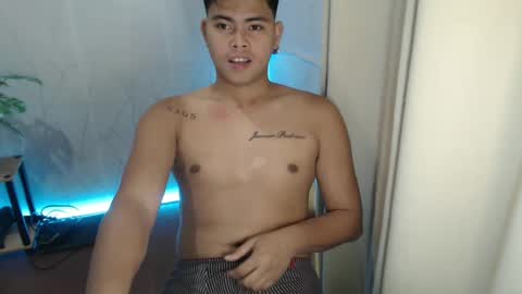 Snapshot of ur_asian_babe143 chatting on 03-05-25, 01:39 Jm online show from 03-05-25, 01:39