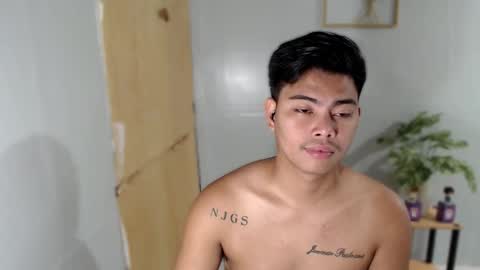 Snapshot of ur_asian_babe143 chatting on 10-07-25, 05:43 Jm online show from 10-07-25, 05:43