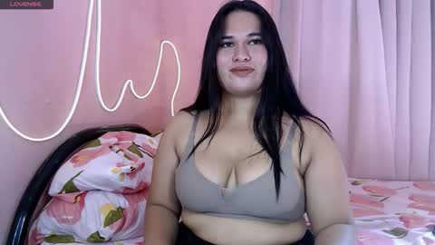 Snapshot of ur_baby_rebbecca chatting on 02-22-26, 01:18 SINGLE online show from 02-22-26, 01:18