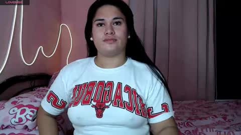 Snapshot of ur_baby_rebbecca chatting on 03-01-26, 01:02 SINGLE online show from 03-01-26, 01:02