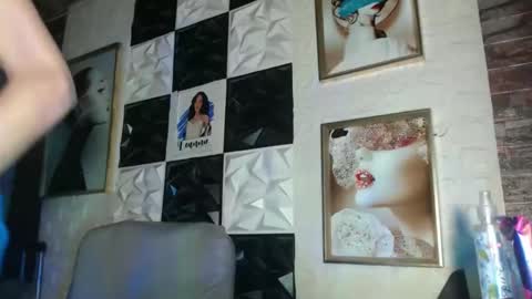 Snapshot of ur_chrizzy_fav chatting on 10-20-25, 04:46 chrizzy online show from 10-20-25, 04:46