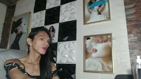 Snapshot of ur_chrizzy_fav chatting on 10-21-25, 05:24 chrizzy online show from 10-21-25, 05:24