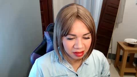 Snapshot of ur_cutiesthotasianxx chatting on 01-23-25, 03:26 Vee online show from 01-23-25, 03:26