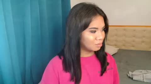 Snapshot of ur_cutiesthotasianxx chatting on 10-20-25, 07:03 Vee online show from 10-20-25, 07:03