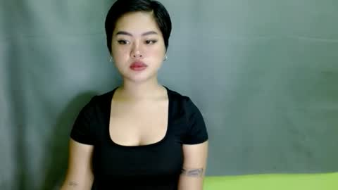 Snapshot of ur_prettyzey18 chatting on 01-09-26, 02:03 zey online show from 01-09-26, 02:03