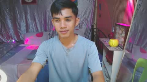 Snapshot of ur_shan21 chatting on 11-18-25, 04:33 ur_shan21 online show from 11-18-25, 04:33